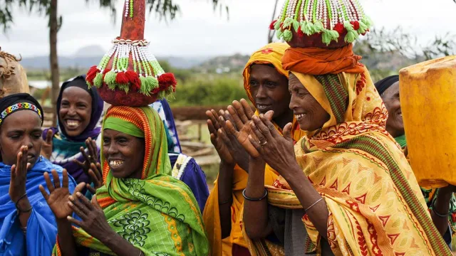 ueber-aethiopien-feiernde-frauen-16x9 (Foto: menschenfuermenschen.at)